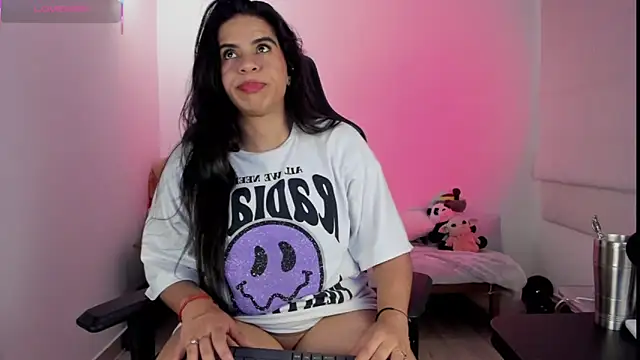 Biancastrongg online show from 10-31-25, 02:45