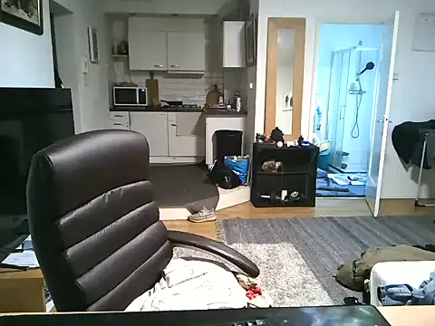 Snapshot of mihaimichael chatting on 02-16-25, 12:32 mihaimichael online show from 02-16-25, 12:32