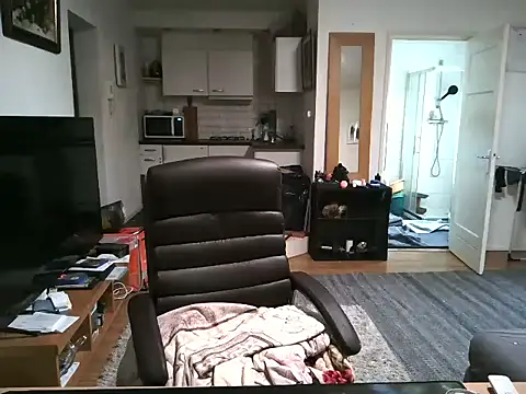 Snapshot of mihaimichael chatting on 02-17-25, 11:34 mihaimichael online show from 02-17-25, 11:34