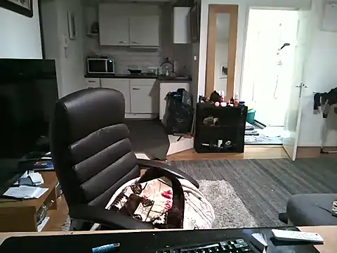 Snapshot of mihaimichael chatting on 02-19-25, 01:28 mihaimichael online show from 02-19-25, 01:28