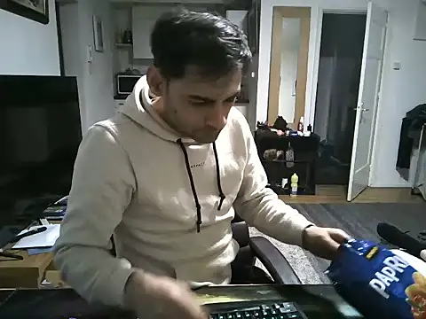 Snapshot of mihaimichael chatting on 03-04-25, 10:38 mihaimichael online show from 03-04-25, 10:38