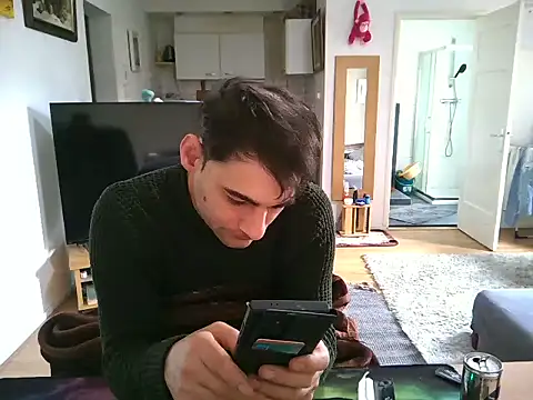 Snapshot of mihaimichael chatting on 03-15-25, 11:40 mihaimichael online show from 03-15-25, 11:40