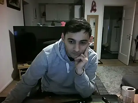 Snapshot of mihaimichael chatting on 03-15-25, 11:39 mihaimichael online show from 03-15-25, 11:39