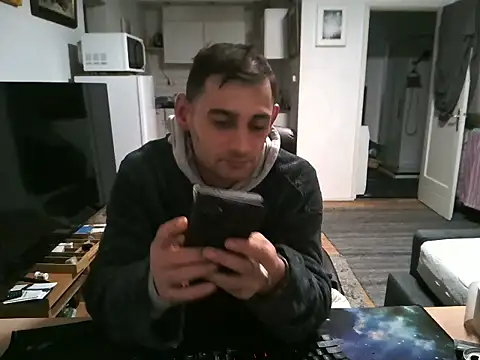 Snapshot of mihaimichael chatting on 09-14-25, 01:27 mihaimichael online show from 09-14-25, 01:27