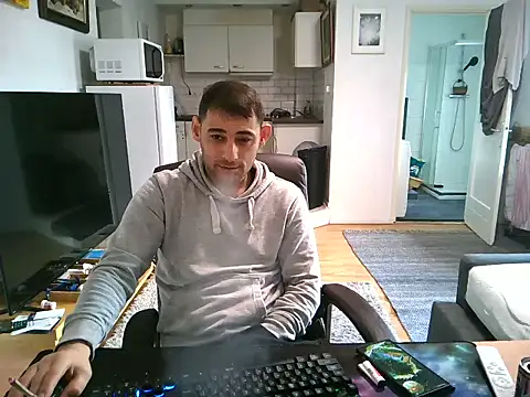 Snapshot of mihaimichael chatting on 09-15-25, 01:44 mihaimichael online show from 09-15-25, 01:44