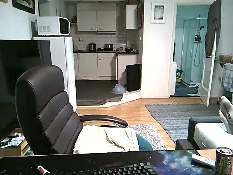 Snapshot of mihaimichael chatting on 09-18-25, 05:04 mihaimichael online show from 09-18-25, 05:04