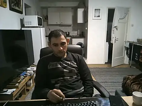 Snapshot of mihaimichael chatting on 09-24-25, 01:31 mihaimichael online show from 09-24-25, 01:31