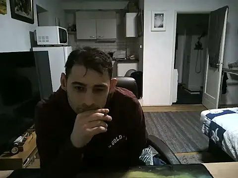 Snapshot of mihaimichael chatting on 09-29-25, 10:03 mihaimichael online show from 09-29-25, 10:03