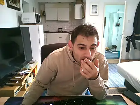 Snapshot of mihaimichael chatting on 10-04-25, 12:36 mihaimichael online show from 10-04-25, 12:36