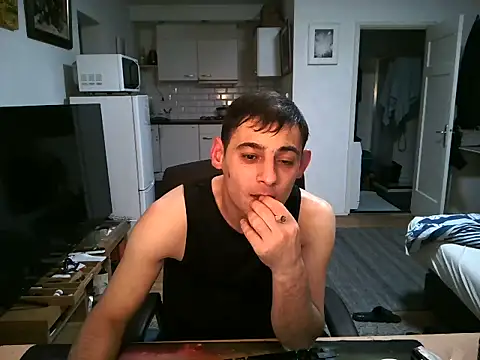 Snapshot of mihaimichael chatting on 10-05-25, 02:21 mihaimichael online show from 10-05-25, 02:21