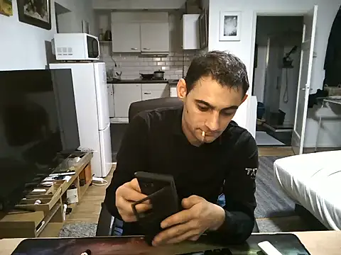 Snapshot of mihaimichael chatting on 10-06-25, 09:56 mihaimichael online show from 10-06-25, 09:56