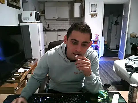 Snapshot of mihaimichael chatting on 10-09-25, 09:13 mihaimichael online show from 10-09-25, 09:13