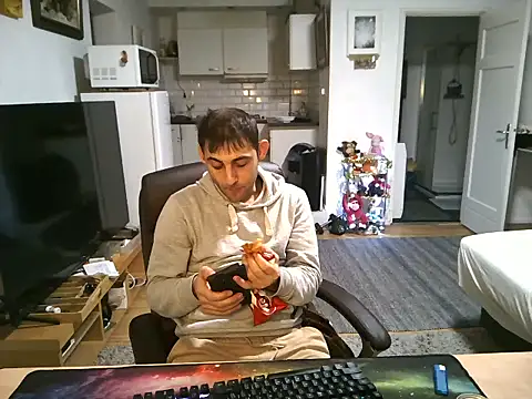 Snapshot of mihaimichael chatting on 10-12-25, 05:45 mihaimichael online show from 10-12-25, 05:45