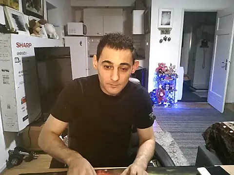 Snapshot of mihaimichael chatting on 10-19-25, 12:11 mihaimichael online show from 10-19-25, 12:11