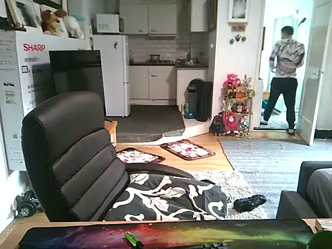 Snapshot of mihaimichael chatting on 10-21-25, 12:06 mihaimichael online show from 10-21-25, 12:06