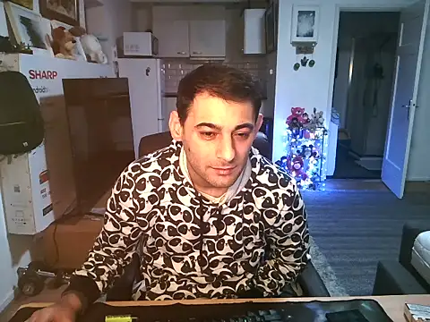 Snapshot of mihaimichael chatting on 10-22-25, 12:11 mihaimichael online show from 10-22-25, 12:11