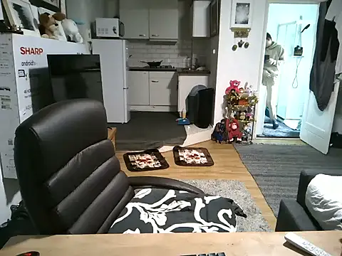 Snapshot of mihaimichael chatting on 10-26-25, 12:00 mihaimichael online show from 10-26-25, 12:00