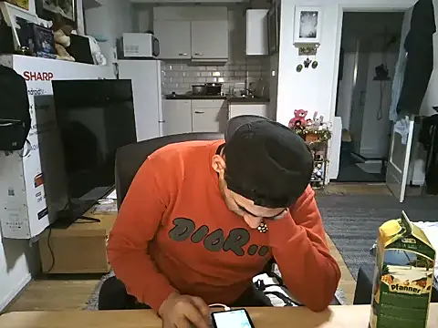 Snapshot of mihaimichael chatting on 10-31-25, 02:56 mihaimichael online show from 10-31-25, 02:56