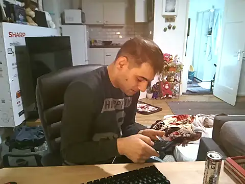 Snapshot of mihaimichael chatting on 11-04-25, 12:37 mihaimichael online show from 11-04-25, 12:37