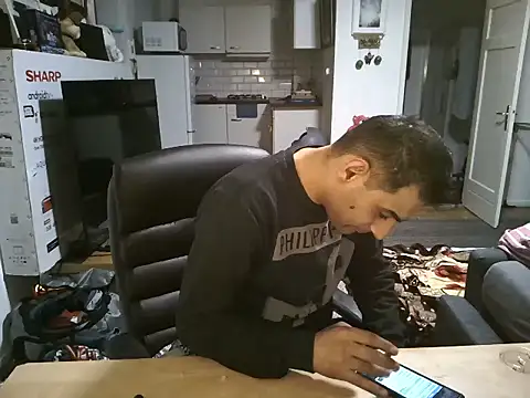 Snapshot of mihaimichael chatting on 11-05-25, 12:43 mihaimichael online show from 11-05-25, 12:43