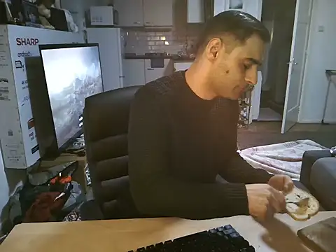 Snapshot of mihaimichael chatting on 11-06-25, 01:39 mihaimichael online show from 11-06-25, 01:39