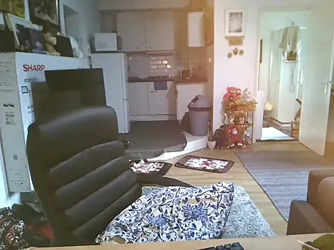 Snapshot of mihaimichael chatting on 11-06-25, 02:40 mihaimichael online show from 11-06-25, 02:40