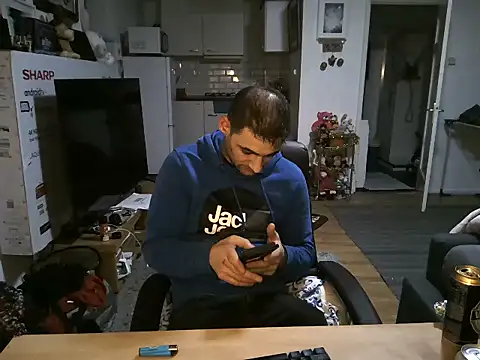 Snapshot of mihaimichael chatting on 11-08-25, 12:33 mihaimichael online show from 11-08-25, 12:33