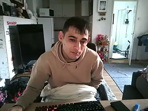 Snapshot of mihaimichael chatting on 11-08-25, 12:38 mihaimichael online show from 11-08-25, 12:38