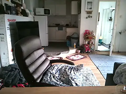 Snapshot of mihaimichael chatting on 11-09-25, 01:42 mihaimichael online show from 11-09-25, 01:42