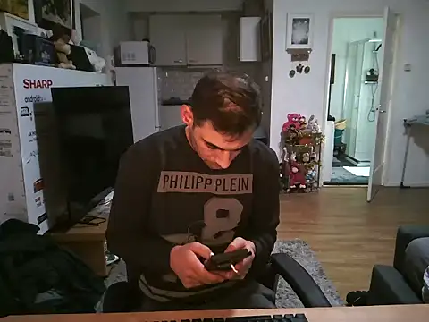 Snapshot of mihaimichael chatting on 11-12-25, 02:39 mihaimichael online show from 11-12-25, 02:39