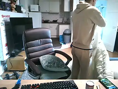 Snapshot of mihaimichael chatting on 11-17-25, 01:17 mihaimichael online show from 11-17-25, 01:17