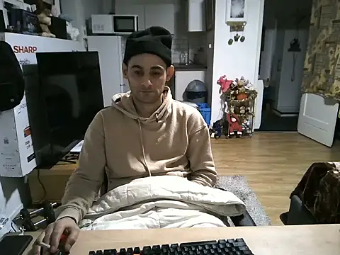 Snapshot of mihaimichael chatting on 11-18-25, 01:22 mihaimichael online show from 11-18-25, 01:22