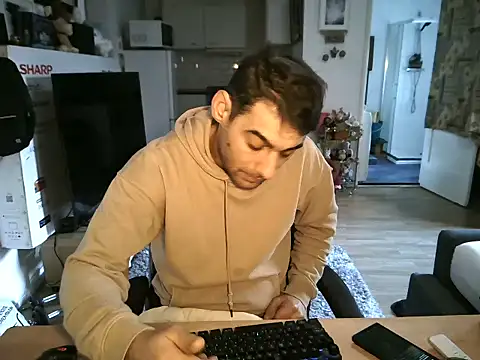 Snapshot of mihaimichael chatting on 11-18-25, 02:21 mihaimichael online show from 11-18-25, 02:21