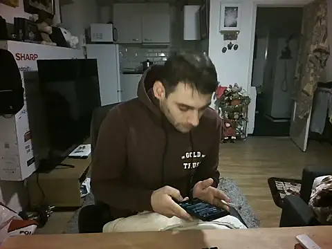 Snapshot of mihaimichael chatting on 11-19-25, 04:29 mihaimichael online show from 11-19-25, 04:29