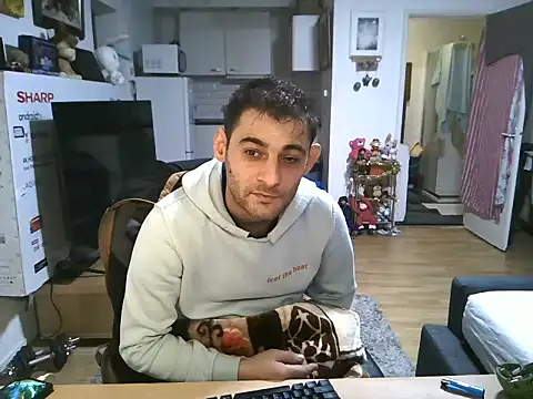 Snapshot of mihaimichael chatting on 11-21-25, 12:10 mihaimichael online show from 11-21-25, 12:10