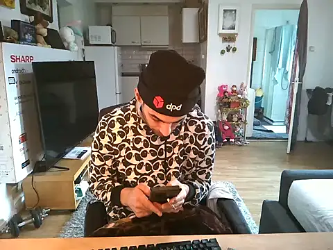 Snapshot of mihaimichael chatting on 11-21-25, 12:15 mihaimichael online show from 11-21-25, 12:15