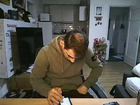 Snapshot of mihaimichael chatting on 11-23-25, 02:50 mihaimichael online show from 11-23-25, 02:50