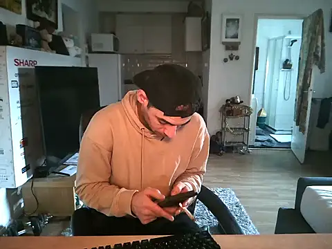 Snapshot of mihaimichael chatting on 11-26-25, 02:18 mihaimichael online show from 11-26-25, 02:18