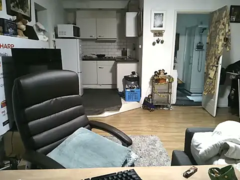 Snapshot of mihaimichael chatting on 11-27-25, 02:30 mihaimichael online show from 11-27-25, 02:30