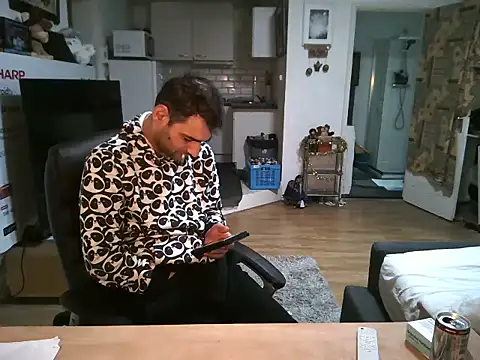 Snapshot of mihaimichael chatting on 11-28-25, 02:42 mihaimichael online show from 11-28-25, 02:42