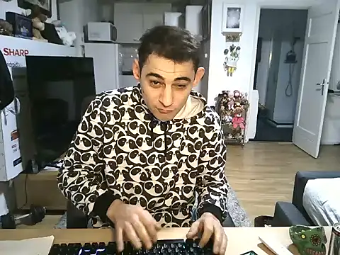 Snapshot of mihaimichael chatting on 11-29-25, 03:15 mihaimichael online show from 11-29-25, 03:15