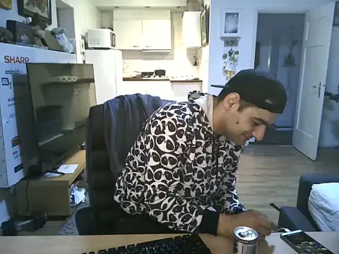 Snapshot of mihaimichael chatting on 11-30-25, 03:27 mihaimichael online show from 11-30-25, 03:27