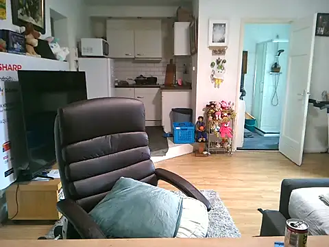 Snapshot of mihaimichael chatting on 12-01-25, 11:59 mihaimichael online show from 12-01-25, 11:59