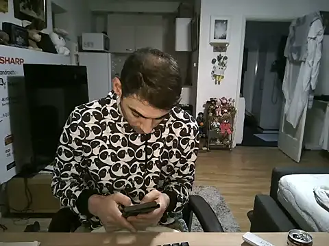 Snapshot of mihaimichael chatting on 12-02-25, 03:40 mihaimichael online show from 12-02-25, 03:40