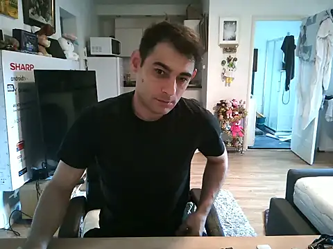 Snapshot of mihaimichael chatting on 12-04-25, 12:58 mihaimichael online show from 12-04-25, 12:58