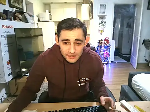 Snapshot of mihaimichael chatting on 12-13-25, 11:54 mihaimichael online show from 12-13-25, 11:54