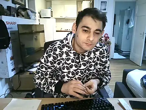 Snapshot of mihaimichael chatting on 12-16-25, 02:11 mihaimichael online show from 12-16-25, 02:11