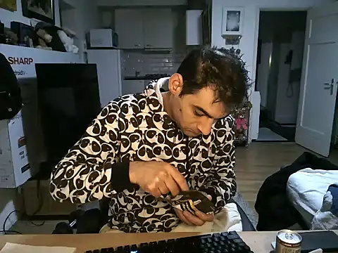 Snapshot of mihaimichael chatting on 12-17-25, 05:02 mihaimichael online show from 12-17-25, 05:02