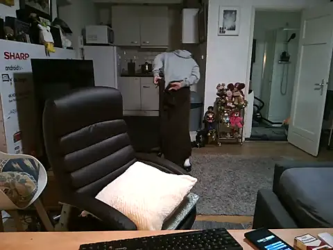 Snapshot of mihaimichael chatting on 01-12-26, 02:22 mihaimichael online show from 01-12-26, 02:22