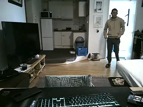 Snapshot of mihaimichael chatting on 03-27-26, 12:05 mihaimichael online show from 03-27-26, 12:05